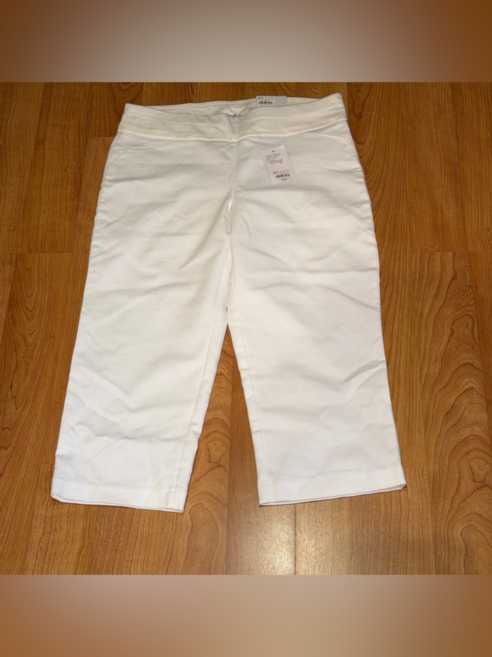 NWT Croft & Barrow Women’s Mid-Rise Elastic Waist White Capri Pants Size 10 - Picture 3 of 11